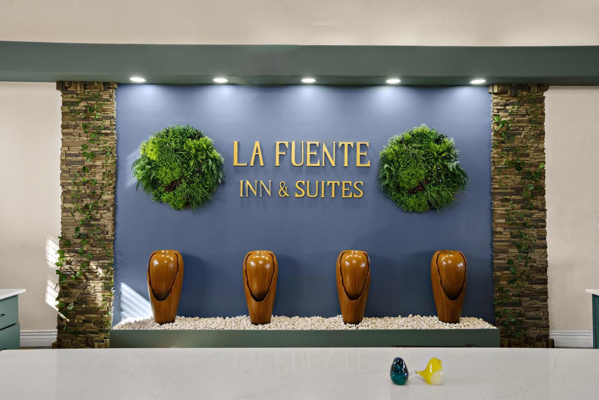 La Fuente Inn & Suites Юма Екстериор снимка